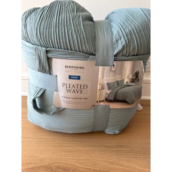 Berkshire Life Pleated Wave 3-piece Comforter Set, King, Blue - Picture 3 of 5